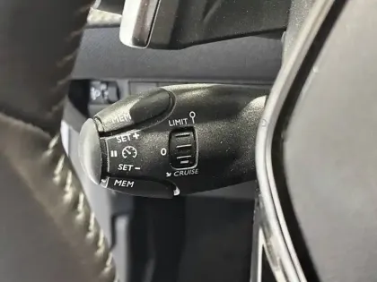 Photo 34 Peugeot 208  Hybrid 100 e-DCS6