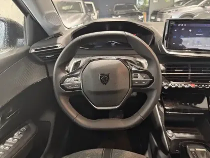 Photo 28 Peugeot 208  Hybrid 100 e-DCS6