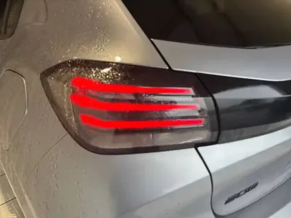 Photo 36 Peugeot 208  Hybrid 100 e-DCS6