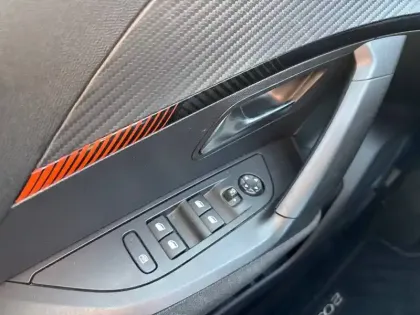 Photo 19 Peugeot 2008  PureTech 130 S&S BVM6