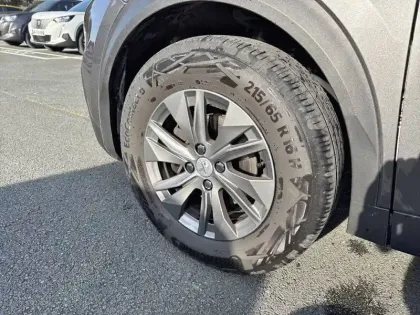 Photo 12 Peugeot 2008  PureTech 130 S&S BVM6