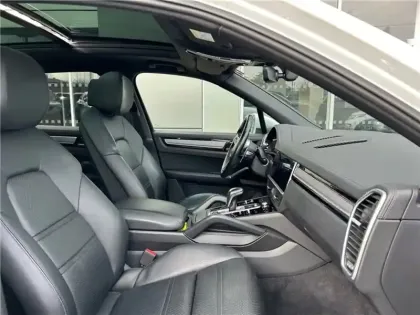 Photo 29 Porsche Cayenne 3.0 V6 440 CH TIPTRONIC BVA