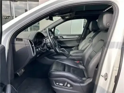 Photo 9 Porsche Cayenne 3.0 V6 440 CH TIPTRONIC BVA