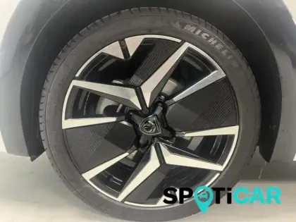 Photo 11 Peugeot 208  1.2 Hybrid 136ch GT e-DCS6