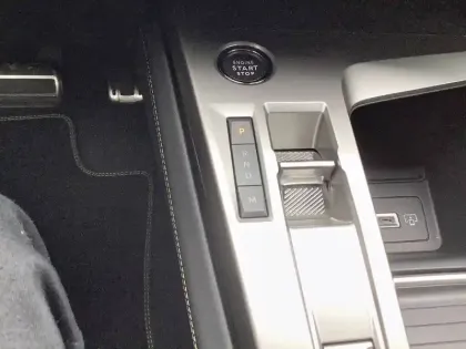 Photo 13 Peugeot 308  Hybrid 136 e-DCS6