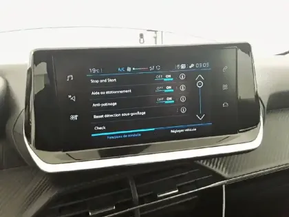 Photo 18 Peugeot 208  PureTech 100 S&S EAT8