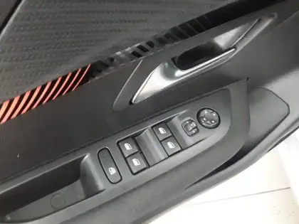 Photo 11 Peugeot 208  PureTech 100 S&S EAT8