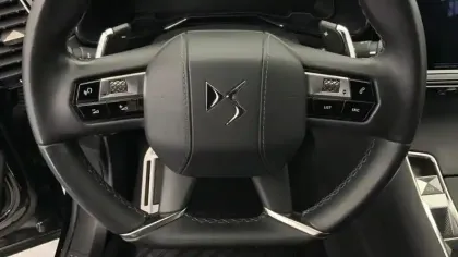 Photo 18 DS DS 7 DS7 Crossback Hybride E-Tense 225 EAT8 Louvre