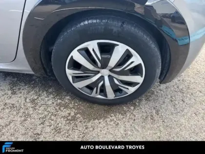 Photo 27 Peugeot 208  e- 136ch Active