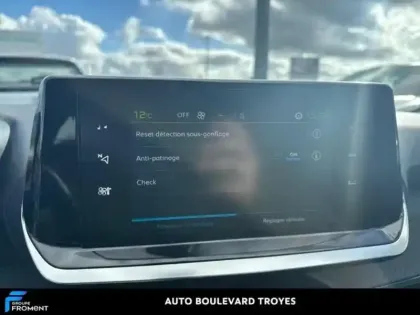 Photo 28 Peugeot 208  e- 136ch Active