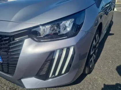 Photo 38 Peugeot 208  Hybrid 100 e-DCS6
