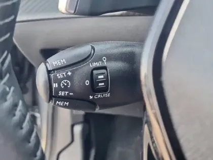 Photo 45 Peugeot 208  Hybrid 100 e-DCS6