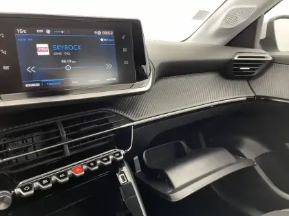 Photo 27 Peugeot 208  PureTech 100 S&S BVM6