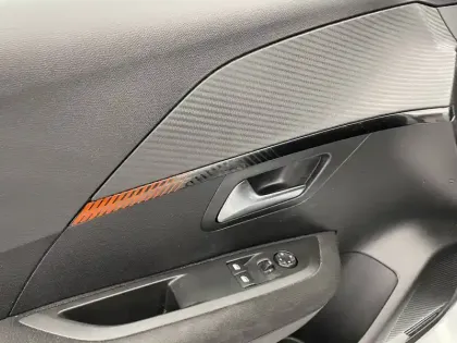 Photo 28 Peugeot 208  PureTech 100 S&S BVM6