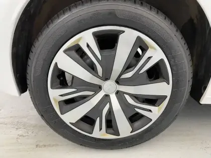 Photo 18 Peugeot 208  PureTech 100 S&S BVM6