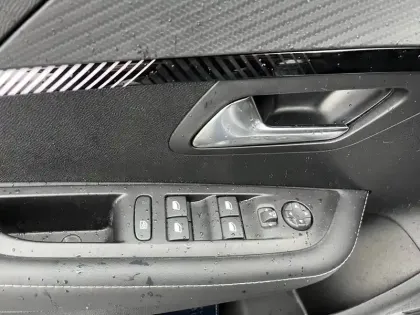 Photo 42 Peugeot 208  Hybrid 100 e-DCS6