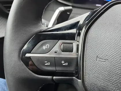 Photo 28 Peugeot 208  Hybrid 100 e-DCS6