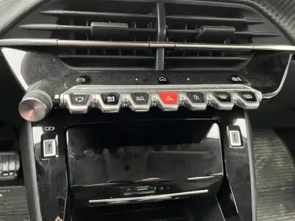 Photo 24 Peugeot 208  Hybrid 100 e-DCS6