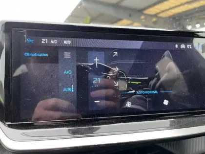 Photo 21 Peugeot 208  Hybrid 100 e-DCS6