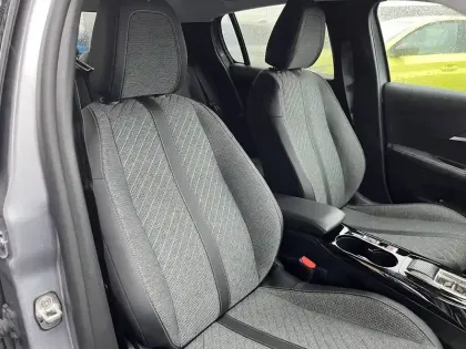 Photo 44 Peugeot 208  Hybrid 100 e-DCS6