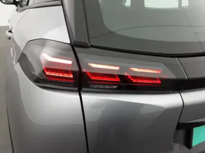 Photo 44 Peugeot 2008  Hybrid 136 e-DCS6