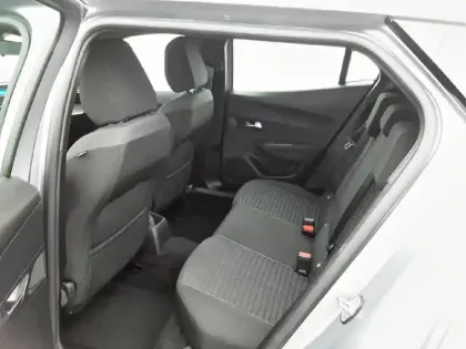 Photo 39 Peugeot 2008  Hybrid 136 e-DCS6