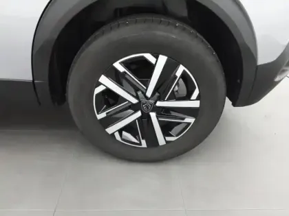 Photo 40 Peugeot 2008  Hybrid 136 e-DCS6