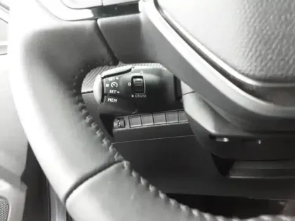 Photo 46 Peugeot 2008  Hybrid 136 e-DCS6