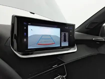 Photo 50 Peugeot 2008  Hybrid 136 e-DCS6