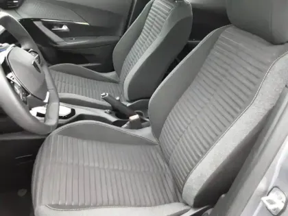 Photo 38 Peugeot 2008  Hybrid 136 e-DCS6