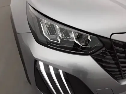 Photo 43 Peugeot 2008  Hybrid 136 e-DCS6