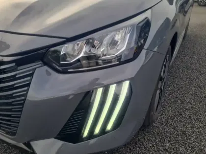 Photo 15 Peugeot 208  Electrique 50 kWh 136ch