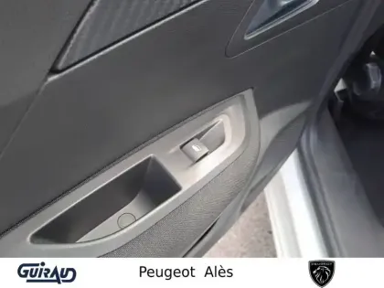 Photo 16 Peugeot 2008  PureTech 130 S&S EAT8