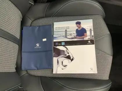 Photo 6 Peugeot 3008  Hybrid 225 e-EAT8 Allure Pack