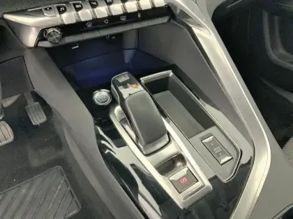 Photo 19 Peugeot 3008  Hybrid 225 e-EAT8 Allure Pack