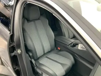 Photo 21 Peugeot 3008  Hybrid 225 e-EAT8 Allure Pack