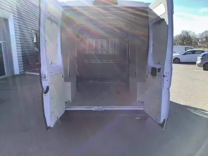 Photo 32 Peugeot Boxer  FOURGON TOLE 3.5 T L2H2 140 S&S BVM6