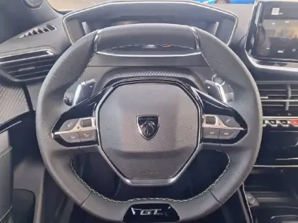 Photo 8 Peugeot 2008  Hybrid 136 e-DCS6