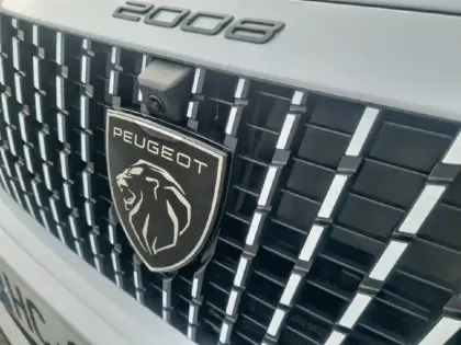 Photo 19 Peugeot 2008  Hybrid 136 e-DCS6