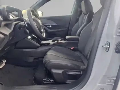 Photo 10 Peugeot 2008  Hybrid 136 e-DCS6