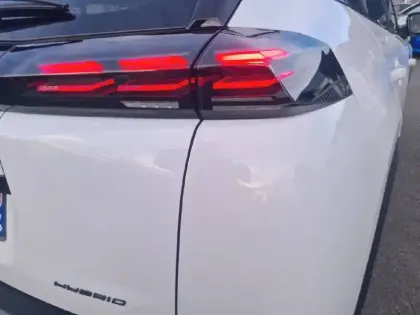 Photo 16 Peugeot 2008  Hybrid 136 e-DCS6