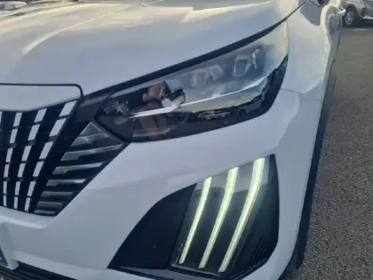 Photo 15 Peugeot 2008  Hybrid 136 e-DCS6