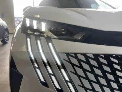 Photo 15 Peugeot 5008  Electrique 73 kWh 210 ch