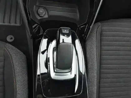 Photo 13 Peugeot 2008  Moteur électrique 136 ch