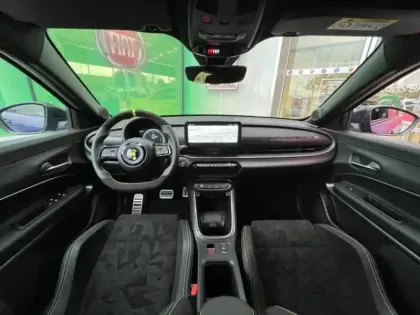 Photo 12 Abarth 600  e 280ch 54kWh Scorpionissima