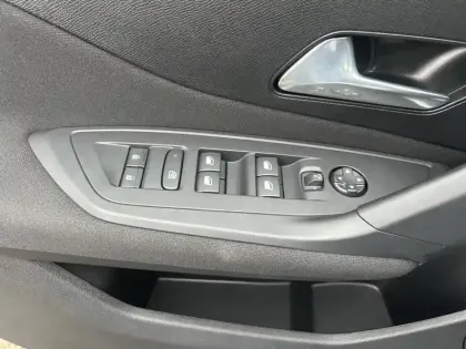 Photo 18 Peugeot 308  Hybrid 136 e-DCS6