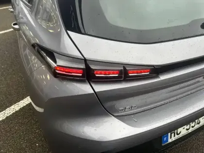 Photo 16 Peugeot 308  Hybrid 136 e-DCS6
