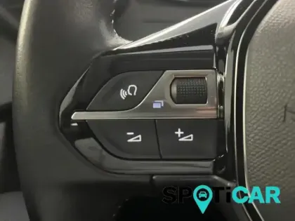 Photo 13 Peugeot 2008  e- 136ch Allure