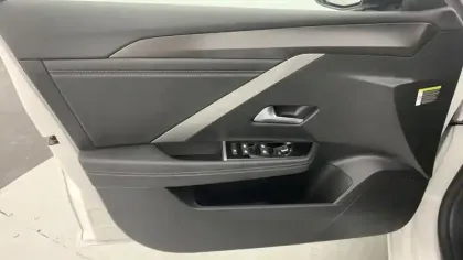 Photo 13 Opel Astra  Hybride Rechargeable 180 ch BVA8 GS