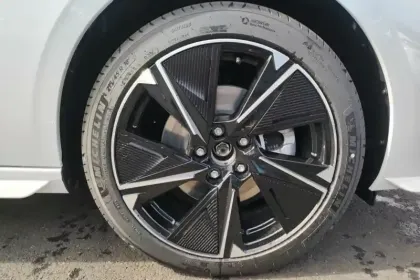 Photo 48 Peugeot 308  Electrique 54 kWh 156ch